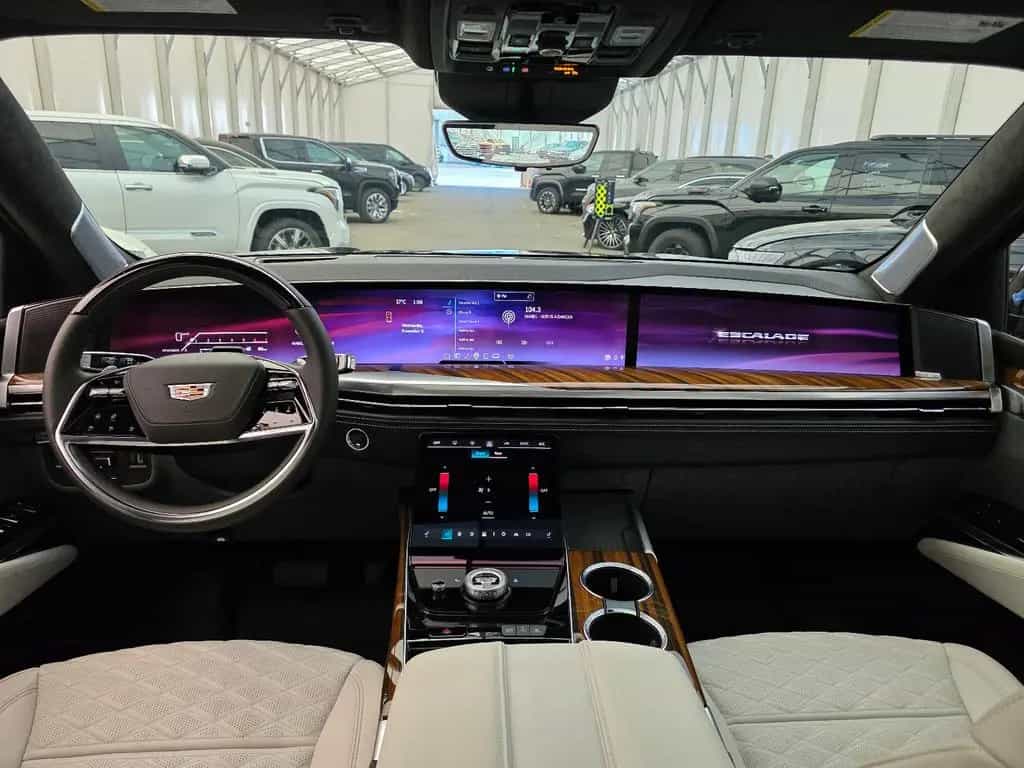 Cadillac Escalade Sport Platinum T1: 119.000 EUR, Stock ! null-photo-17