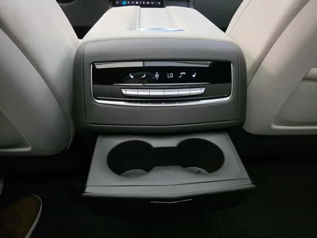 Cadillac Escalade Sport Platinum T1: 119.000 EUR, Stock ! null-photo-41