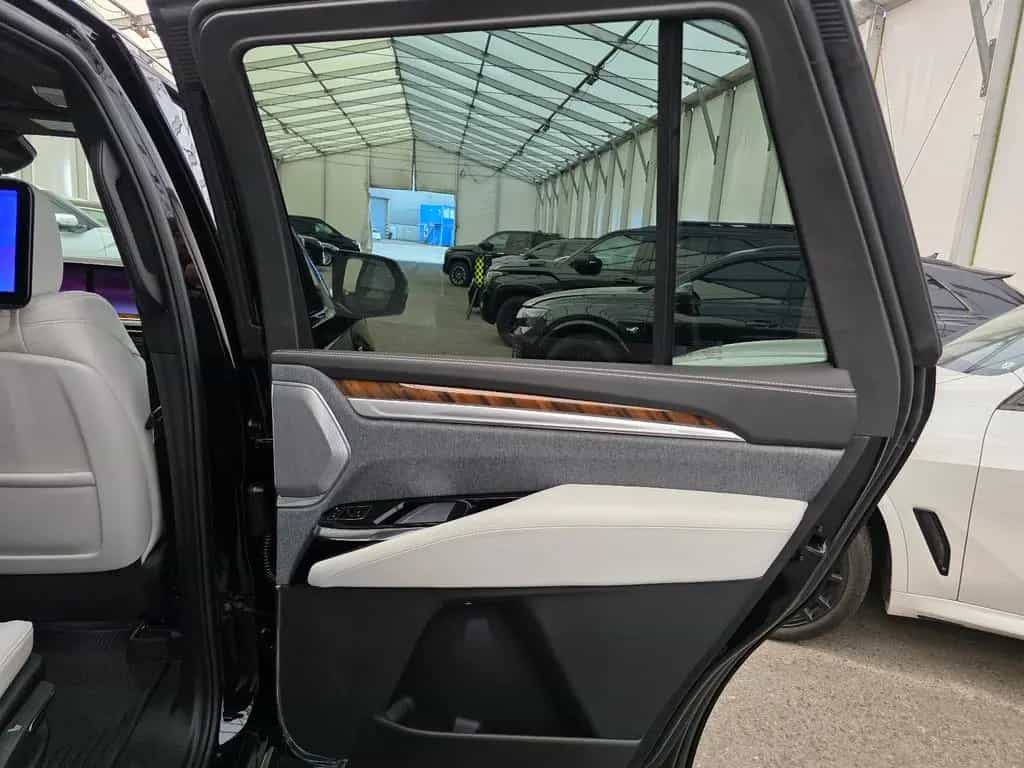 Cadillac Escalade Sport Platinum T1: 119.000 EUR, Stock ! null-photo-43