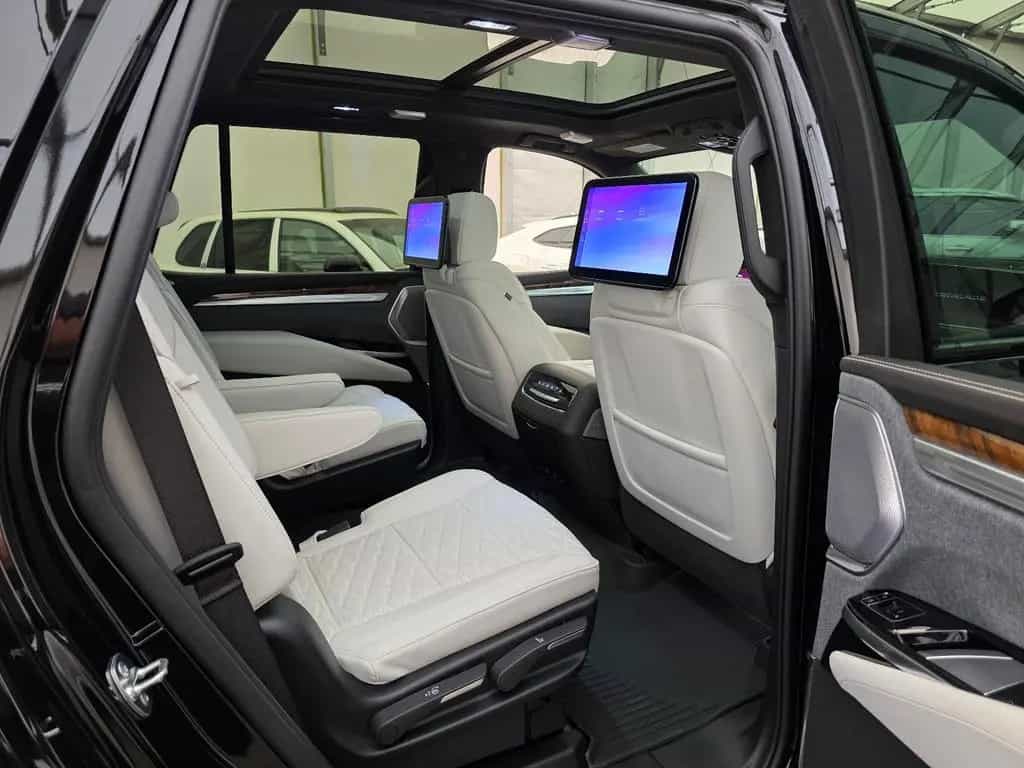 Cadillac Escalade Sport Platinum T1: 119.000 EUR, Stock ! null-photo-44