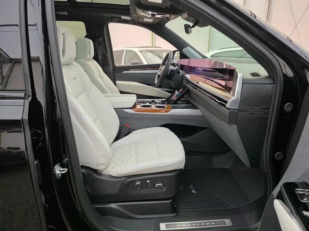 Cadillac Escalade Sport Platinum T1: 119.000 EUR, Stock ! null-photo-46