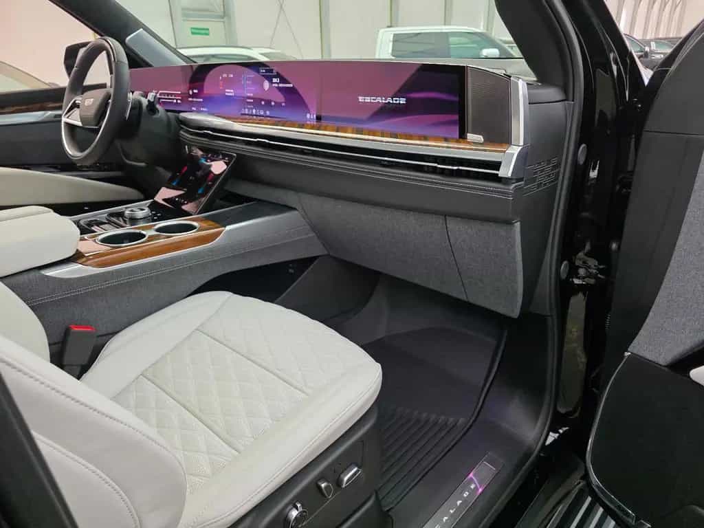 Cadillac Escalade Sport Platinum T1: 119.000 EUR, Stock ! null-photo-47