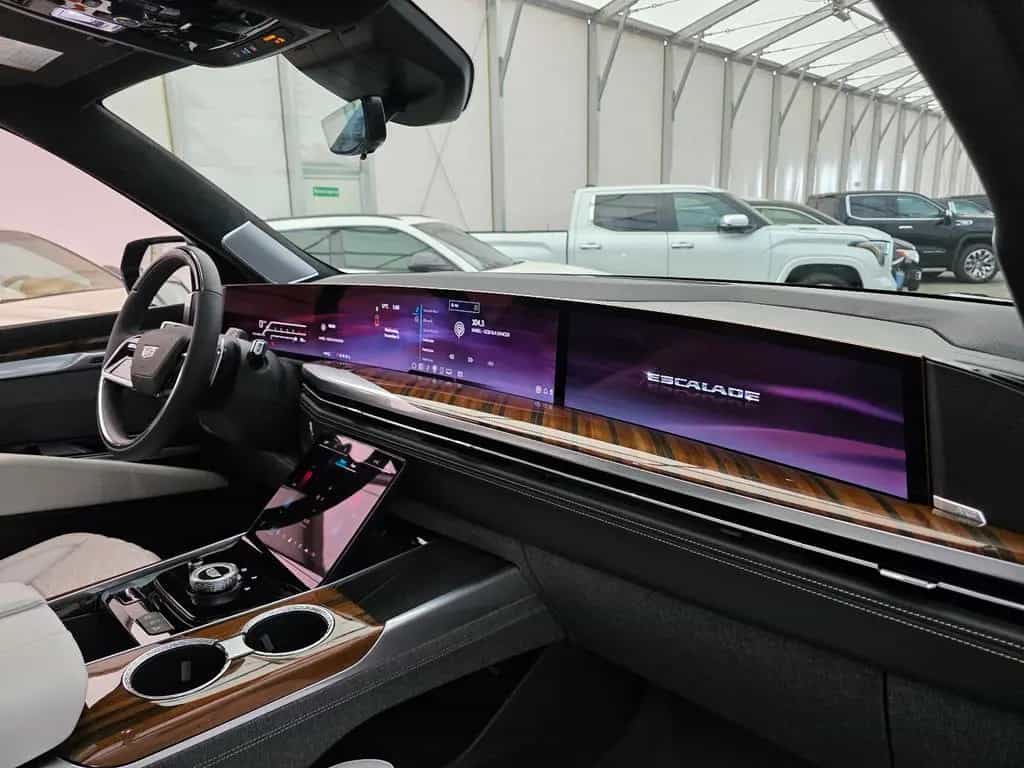 Cadillac Escalade Sport Platinum T1: 119.000 EUR, Stock ! null-photo-49