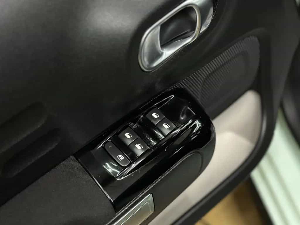 Citroën C3 1.2 PureTech 110 Shine*TÜV*PANORAMA*NAVI*SHZ* 05/2018-photo-16