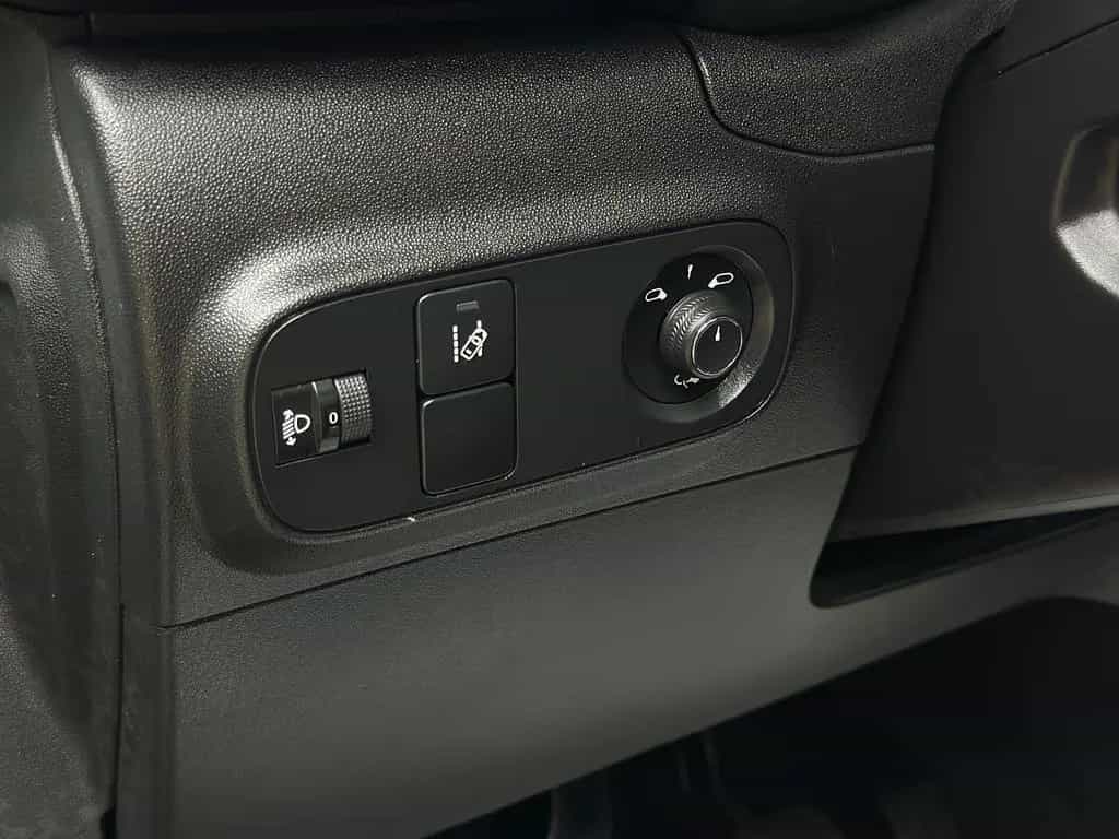Citroën C3 1.2 PureTech 110 Shine*TÜV*PANORAMA*NAVI*SHZ* 05/2018-photo-17
