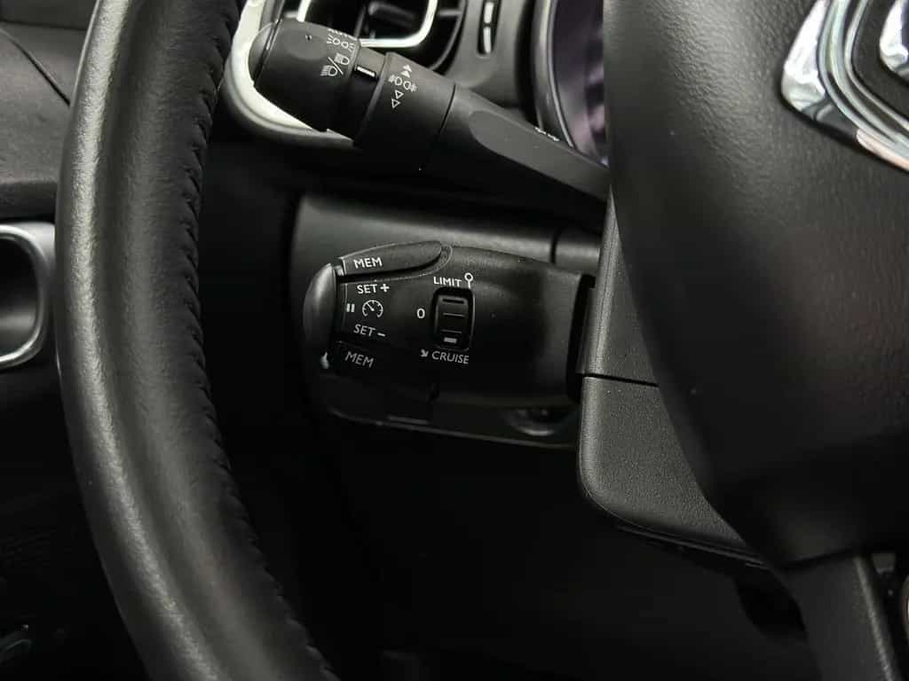 Citroën C3 1.2 PureTech 110 Shine*TÜV*PANORAMA*NAVI*SHZ* 05/2018-photo-19