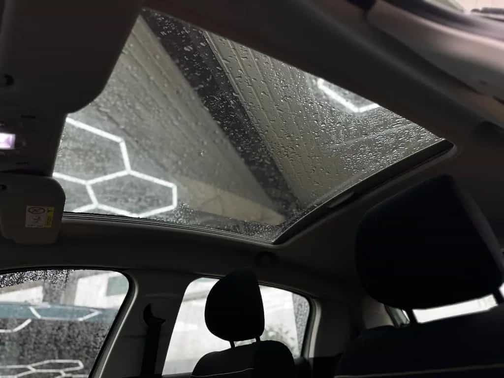 Citroën C3 1.2 PureTech 110 Shine*TÜV*PANORAMA*NAVI*SHZ* 05/2018-photo-20