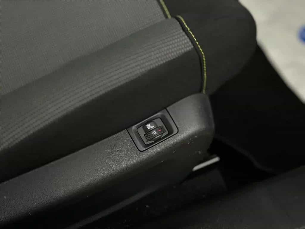 Citroën C3 1.2 PureTech 110 Shine*TÜV*PANORAMA*NAVI*SHZ* 05/2018-photo-9