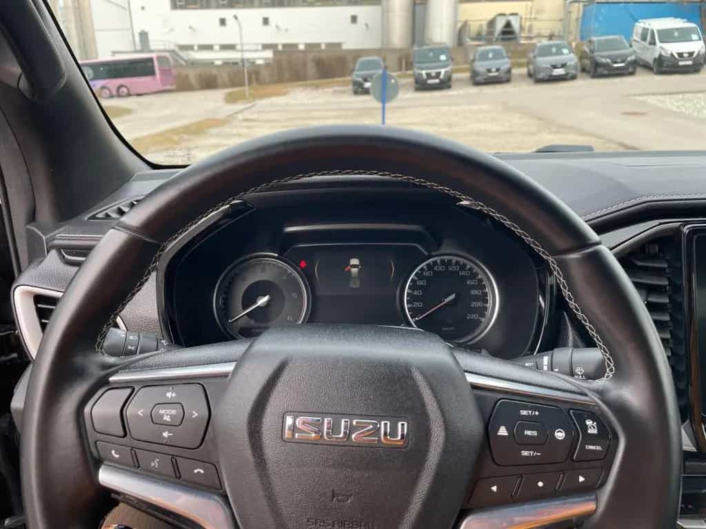 Isuzu D-Max V-CROSS DC ( * GARANTIE BIS 10 / 2028 * ) 10/2023-photo-12
