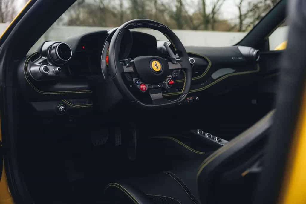 Ferrari F8 Spider Giallo Modena / Carbon Racing Seats / 05/2021-photo-10