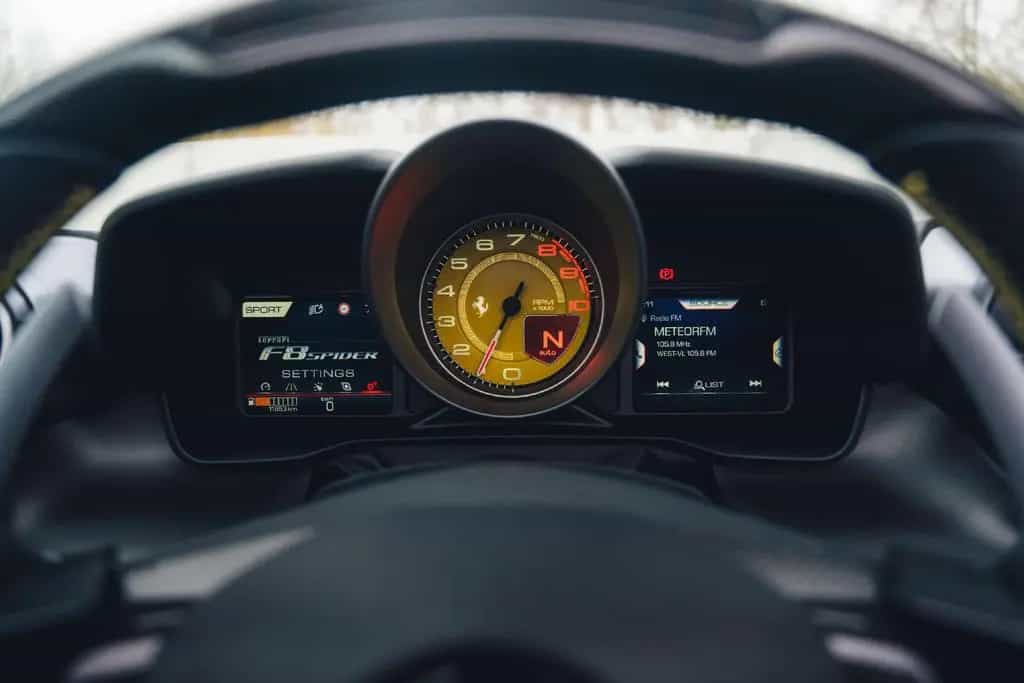 Ferrari F8 Spider Giallo Modena / Carbon Racing Seats / 05/2021-photo-11