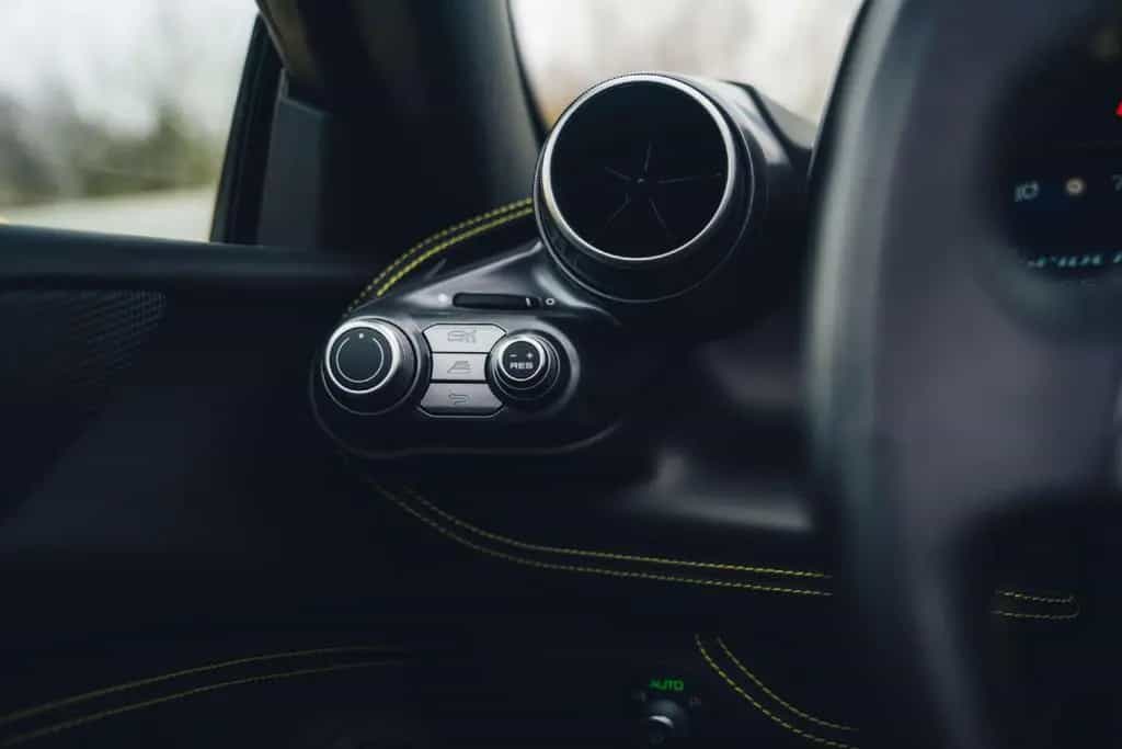 Ferrari F8 Spider Giallo Modena / Carbon Racing Seats / 05/2021-photo-12