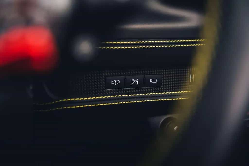 Ferrari F8 Spider Giallo Modena / Carbon Racing Seats / 05/2021-photo-16