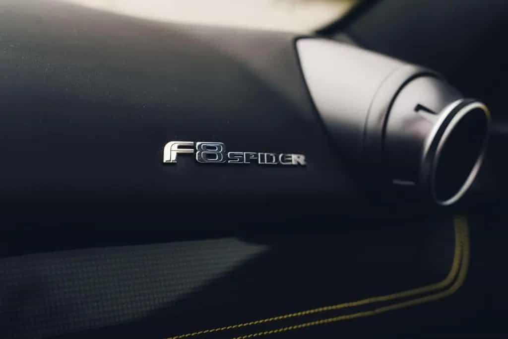 Ferrari F8 Spider Giallo Modena / Carbon Racing Seats / 05/2021-photo-17