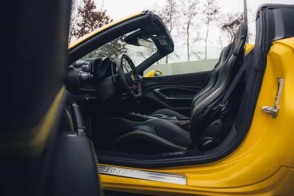 Ferrari F8 Spider Giallo Modena / Carbon Racing Seats / 05/2021-photo-20