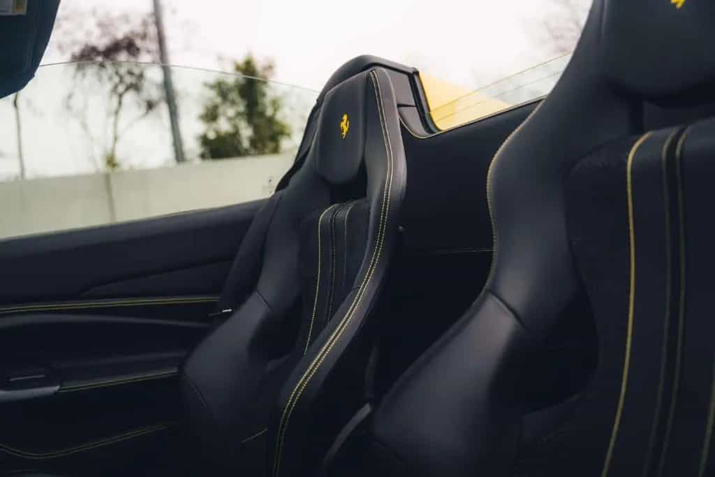 Ferrari F8 Spider Giallo Modena / Carbon Racing Seats / 05/2021-photo-22