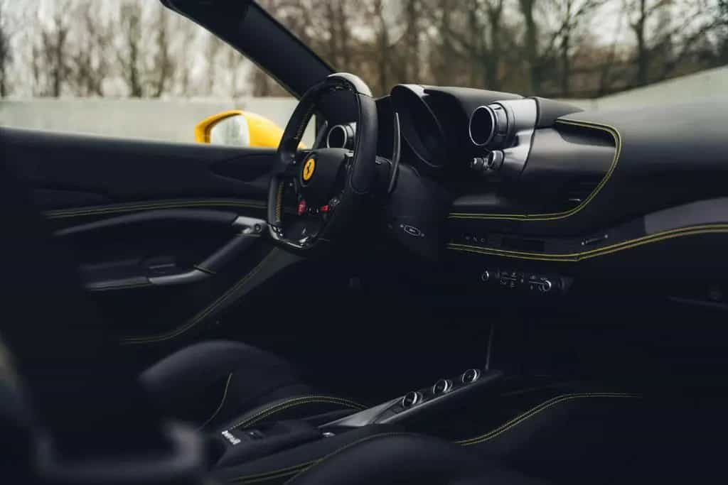 Ferrari F8 Spider Giallo Modena / Carbon Racing Seats / 05/2021-photo-24
