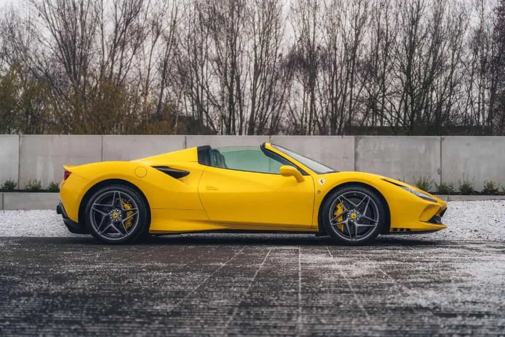 Ferrari F8 Spider Giallo Modena / Carbon Racing Seats / 05/2021-photo-3