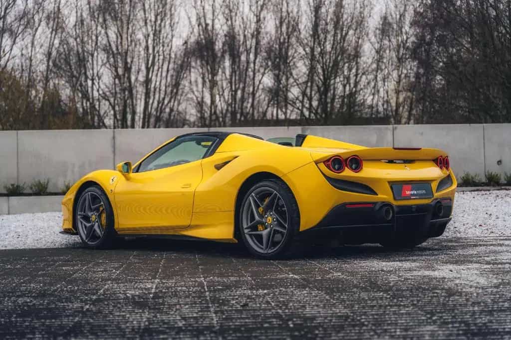Ferrari F8 Spider Giallo Modena / Carbon Racing Seats / 05/2021-photo-4