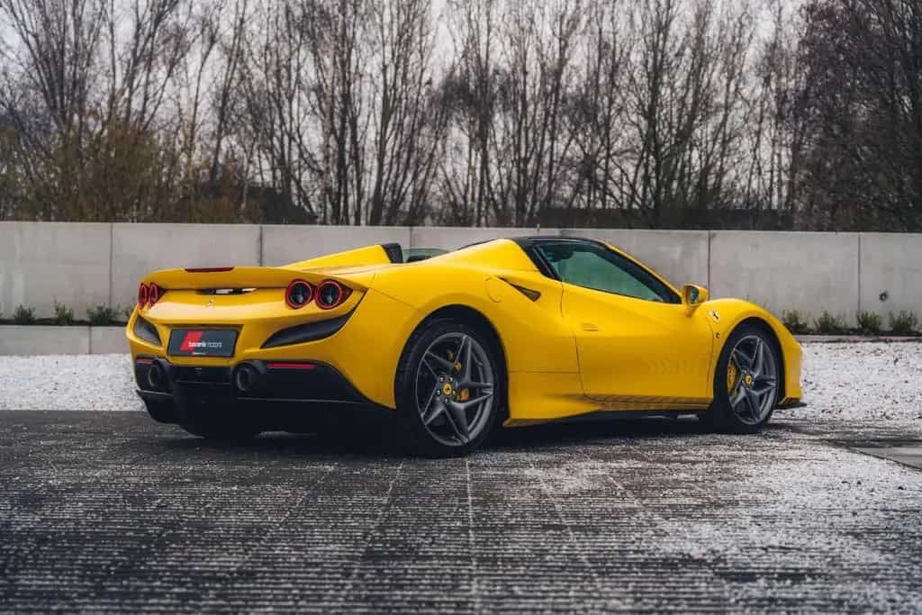 Ferrari F8 Spider Giallo Modena / Carbon Racing Seats / 05/2021-photo-5