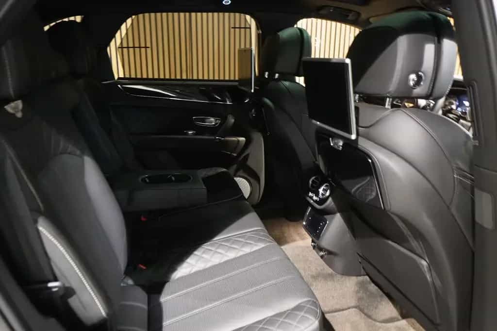 Bentley Bentayga W12 6.0-Rear Entertainment-Blackpack 08/2019-photo-11