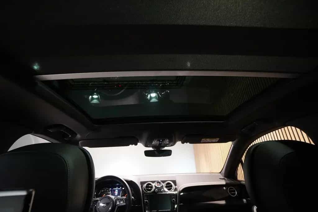 Bentley Bentayga W12 6.0-Rear Entertainment-Blackpack 08/2019-photo-19