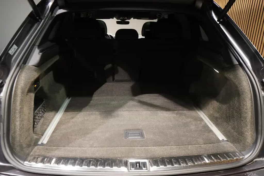 Bentley Bentayga W12 6.0-Rear Entertainment-Blackpack 08/2019-photo-22
