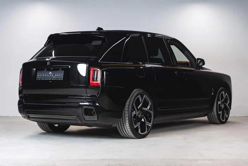Rolls-Royce Cullinan SERIES II BLACK BADGE *Footrest* MY26* null-photo-10