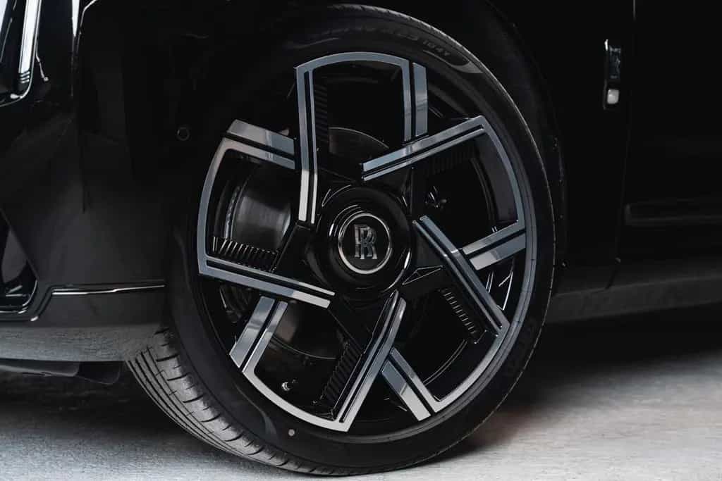 Rolls-Royce Cullinan SERIES II BLACK BADGE *Footrest* MY26* null-photo-13