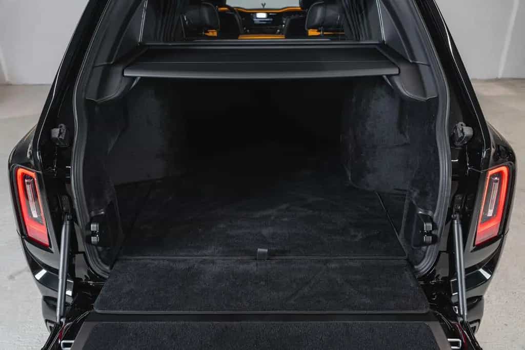 Rolls-Royce Cullinan SERIES II BLACK BADGE *Footrest* MY26* null-photo-23