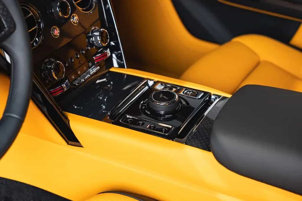 Rolls-Royce Cullinan SERIES II BLACK BADGE *Footrest* MY26* null-photo-27