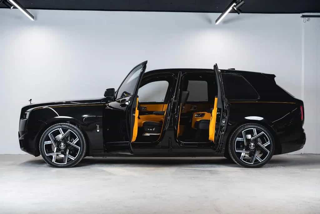 Rolls-Royce Cullinan SERIES II BLACK BADGE *Footrest* MY26* null-photo-4