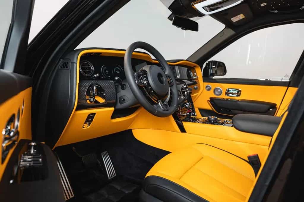 Rolls-Royce Cullinan SERIES II BLACK BADGE *Footrest* MY26* null-photo-40
