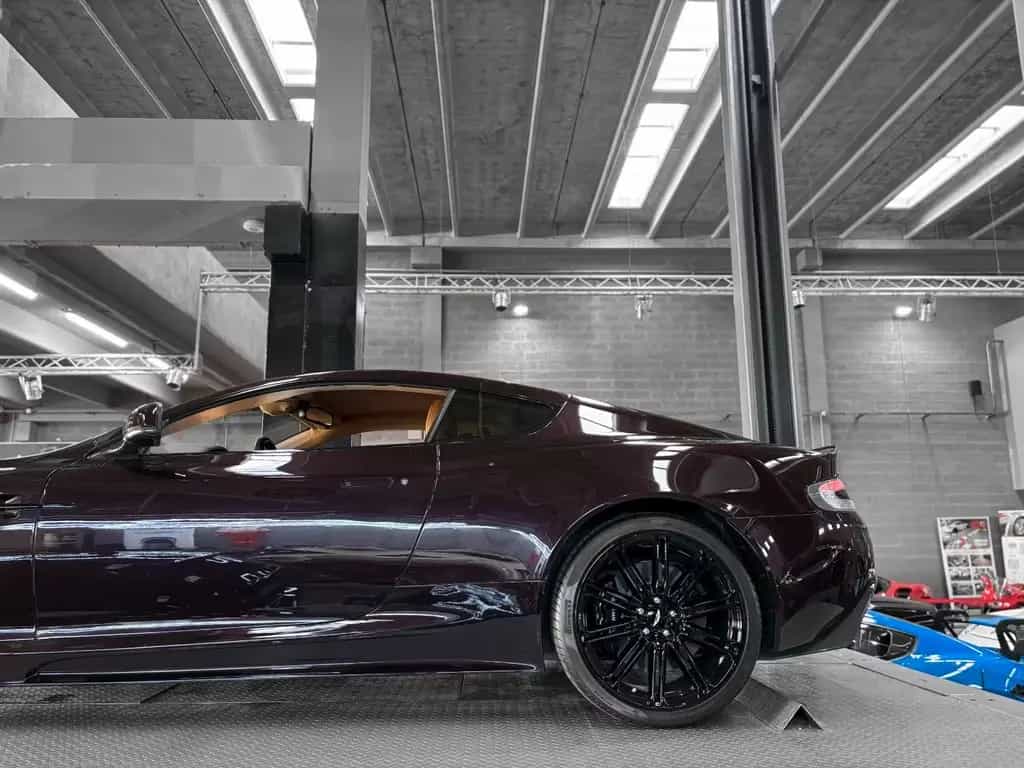 Aston Martin DBS V12 5.9 - Amethyst Red 01/2010-photo-9