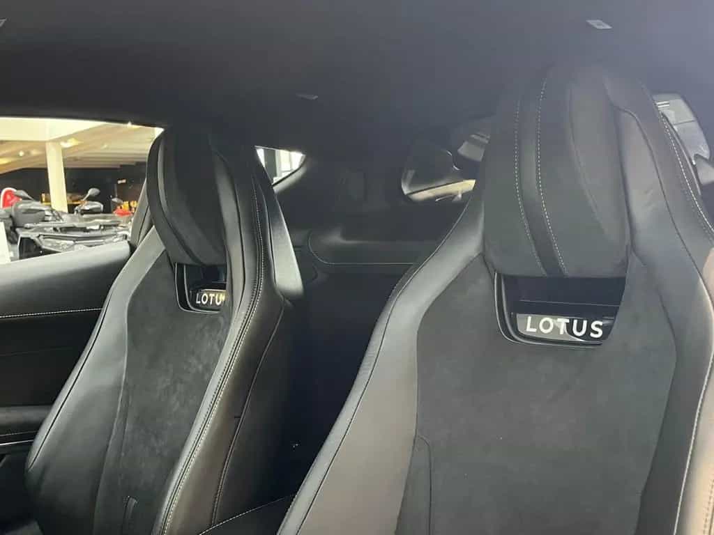 Lotus Emira V6 SE null-photo-11
