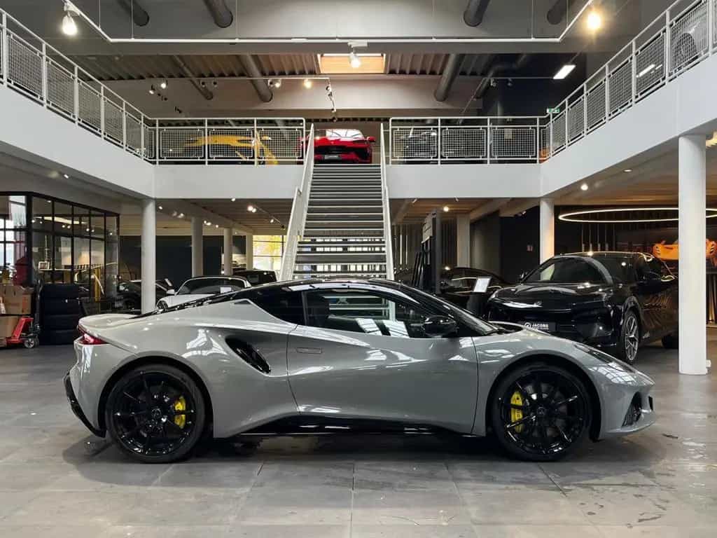 Lotus Emira V6 SE null-photo-3