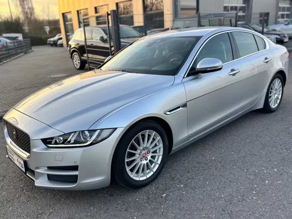 Jaguar XE 2.0 D E-Performance Prestige Autom/Navi/Leder 02/2017-photo-0