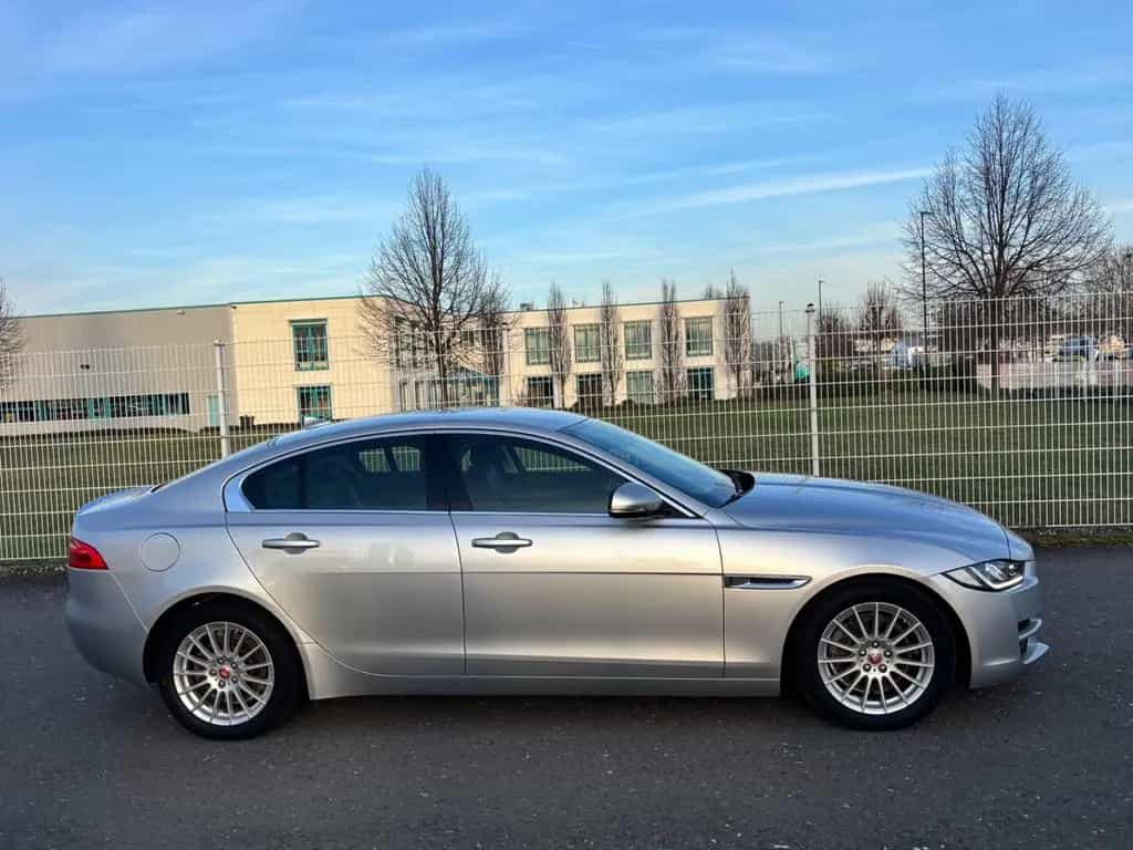 Jaguar XE 2.0 D E-Performance Prestige Autom/Navi/Leder 02/2017-photo-10