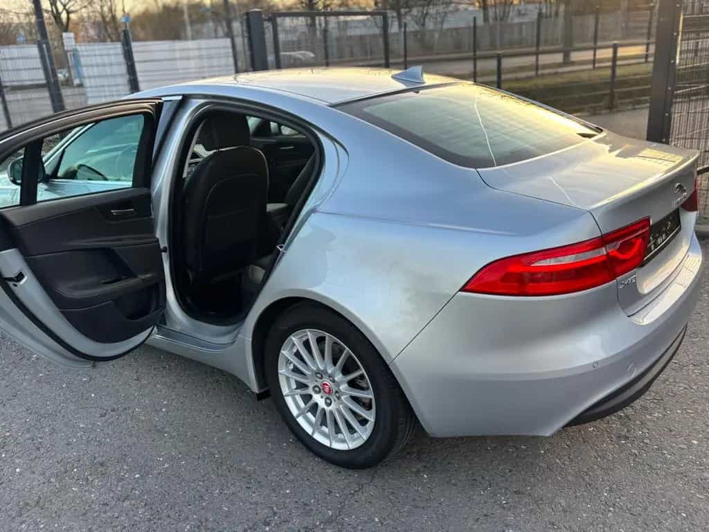 Jaguar XE 2.0 D E-Performance Prestige Autom/Navi/Leder 02/2017-photo-11