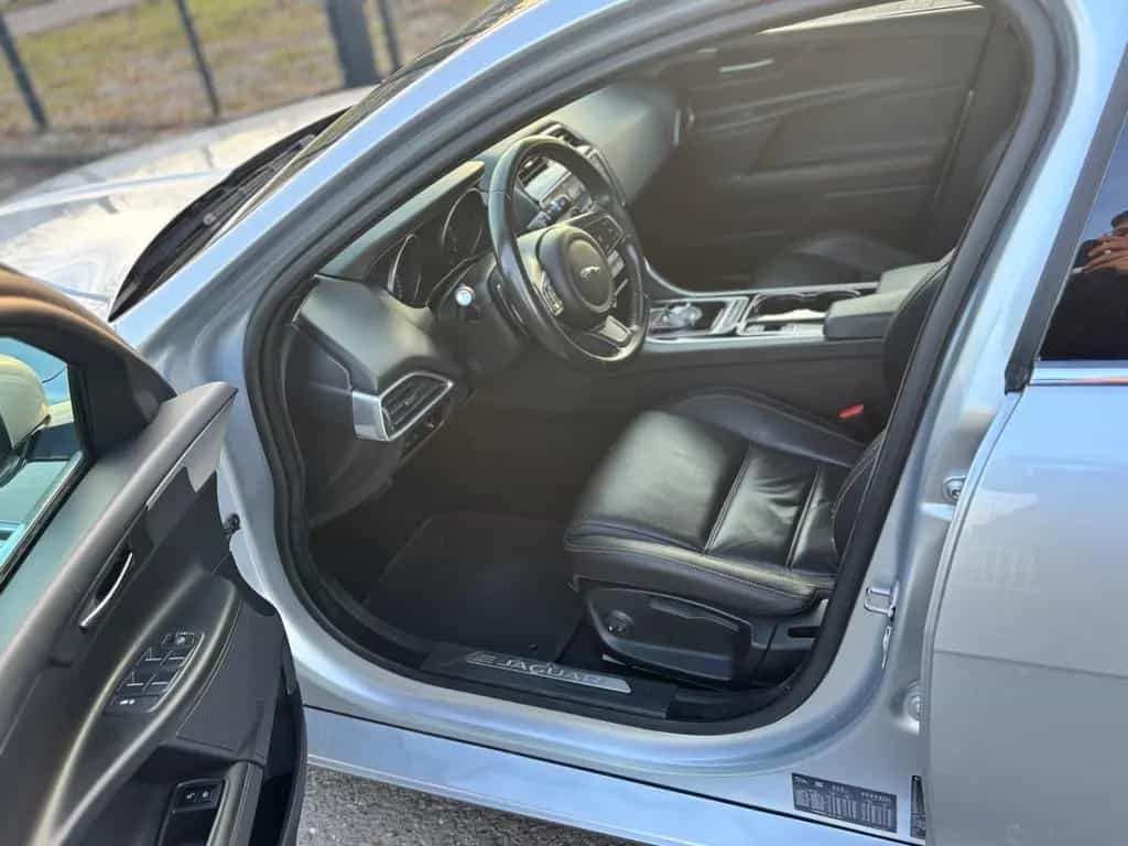 Jaguar XE 2.0 D E-Performance Prestige Autom/Navi/Leder 02/2017-photo-2