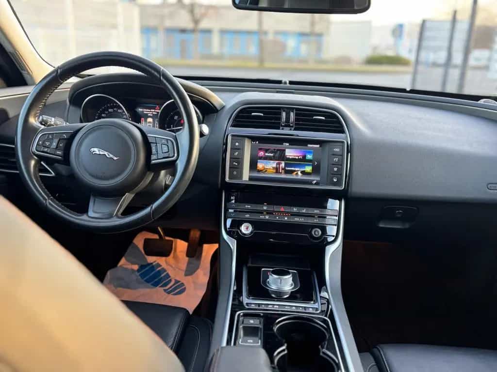 Jaguar XE 2.0 D E-Performance Prestige Autom/Navi/Leder 02/2017-photo-4