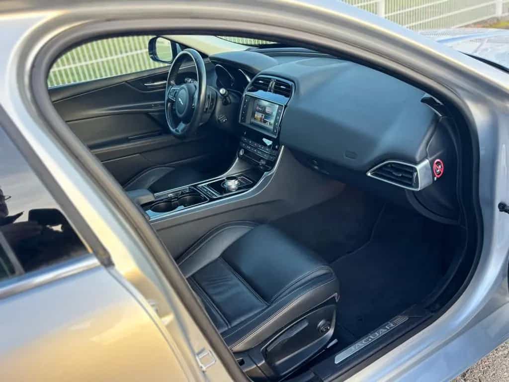 Jaguar XE 2.0 D E-Performance Prestige Autom/Navi/Leder 02/2017-photo-6