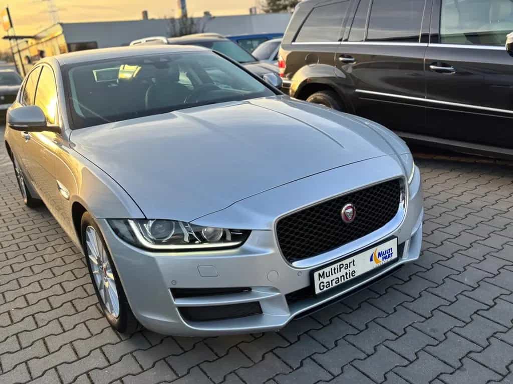 Jaguar XE 2.0 D E-Performance Prestige Autom/Navi/Leder 02/2017-photo-7