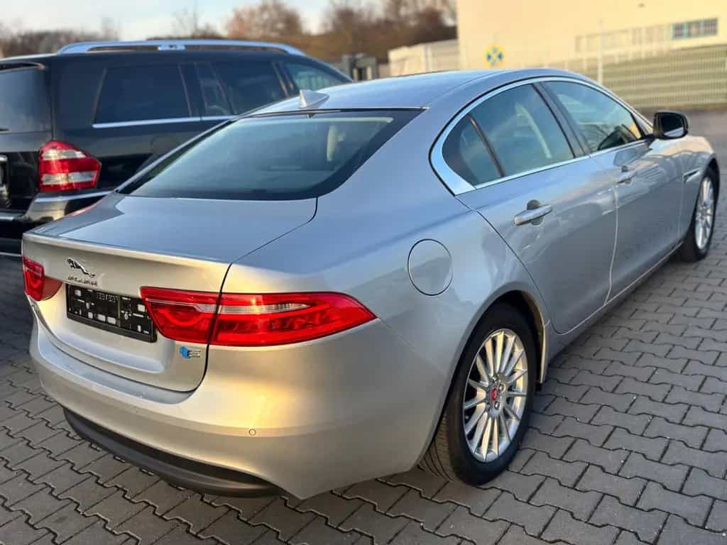 Jaguar XE 2.0 D E-Performance Prestige Autom/Navi/Leder 02/2017-photo-8