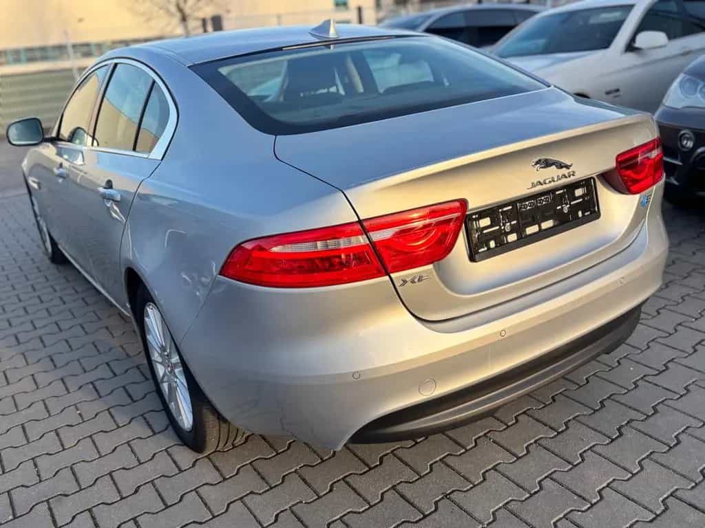 Jaguar XE 2.0 D E-Performance Prestige Autom/Navi/Leder 02/2017-photo-9