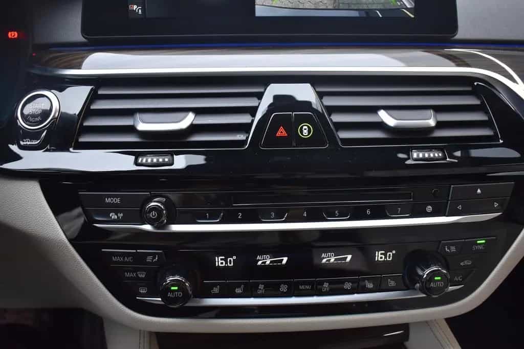 BMW 5 Series 530d Limousine M Sportpaket Head-Up HiFi LED 03/2018-photo-17