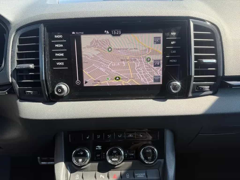 Skoda Karoq Sportline 4x4 *AHK*MATRIX*NAVI*KESSY*KAMER 12/2022-photo-6