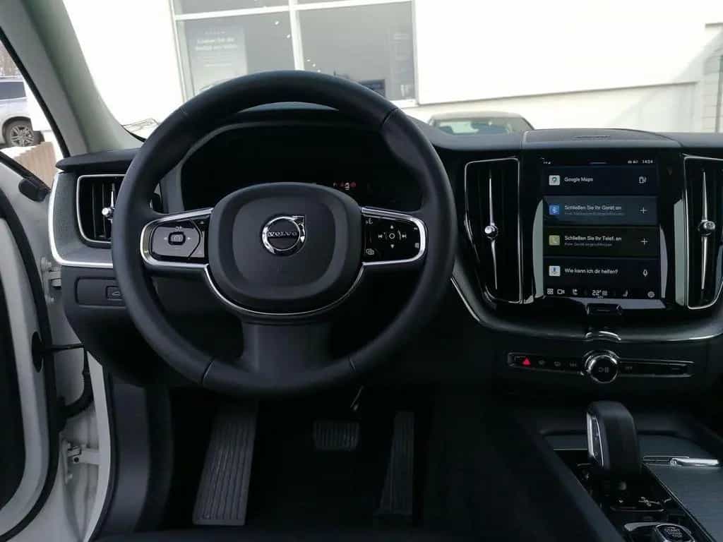 Volvo XC60 B4 AWD Plus Dark 4xSHZ ACC AHK FHZ H/K STHZ 03/2023-photo-8