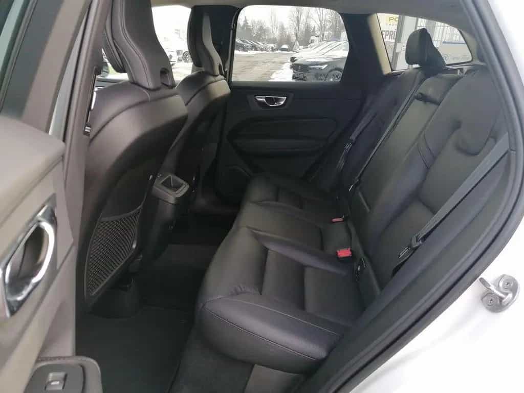 Volvo XC60 B4 AWD Plus Dark 4xSHZ ACC AHK FHZ H/K STHZ 03/2023-photo-11