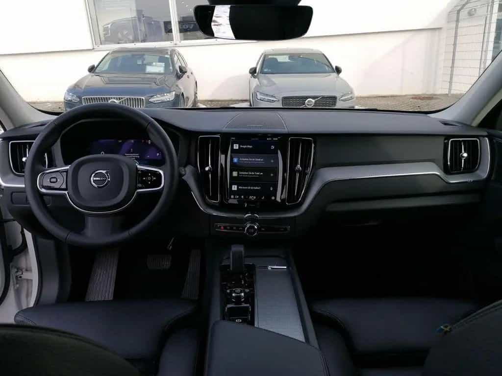 Volvo XC60 B4 AWD Plus Dark 4xSHZ ACC AHK FHZ H/K STHZ 03/2023-photo-12